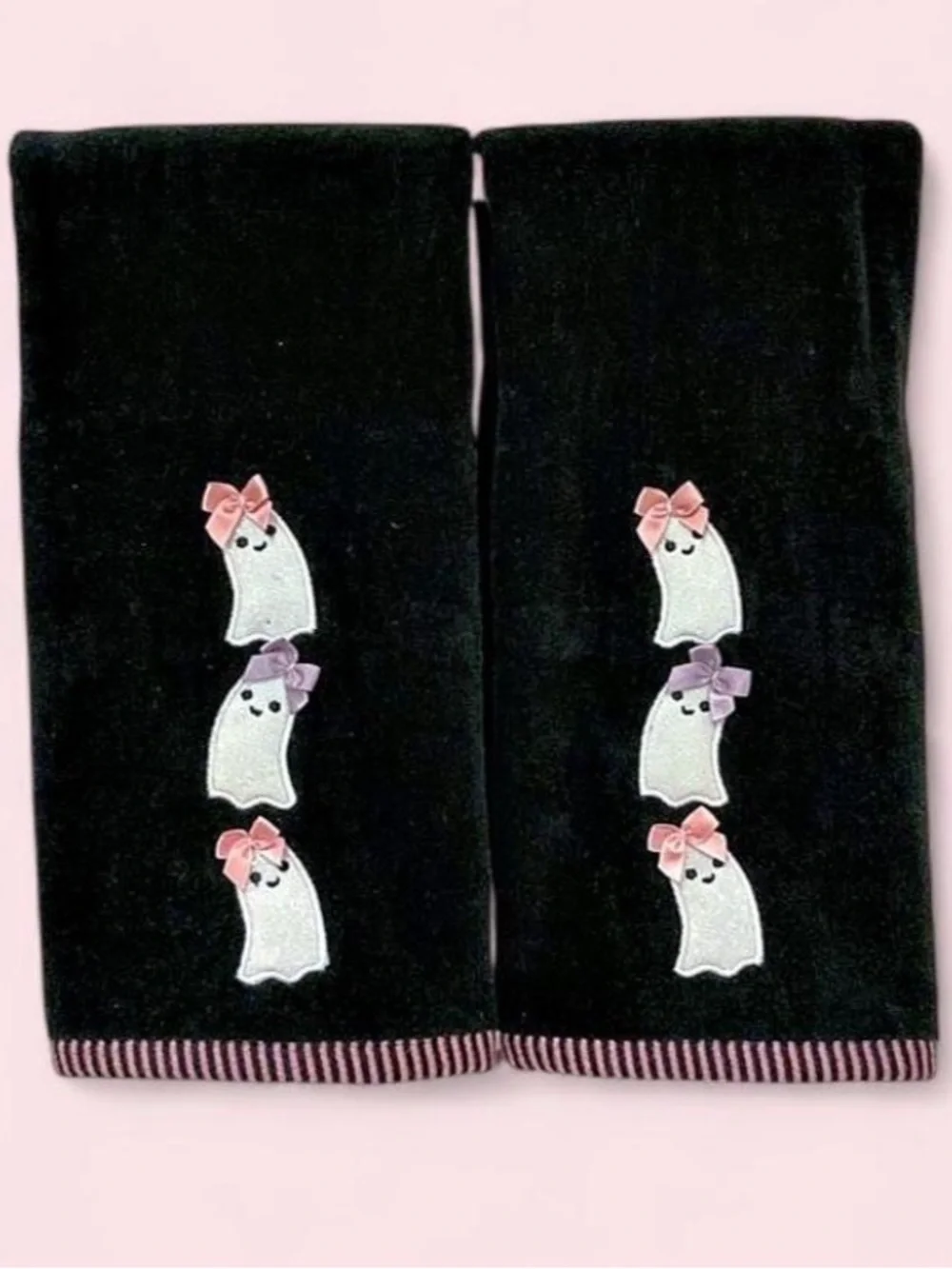 Viral “Boos with Bows” Halloween Hand Towel Set. NWT 2 Large Hands Towels
